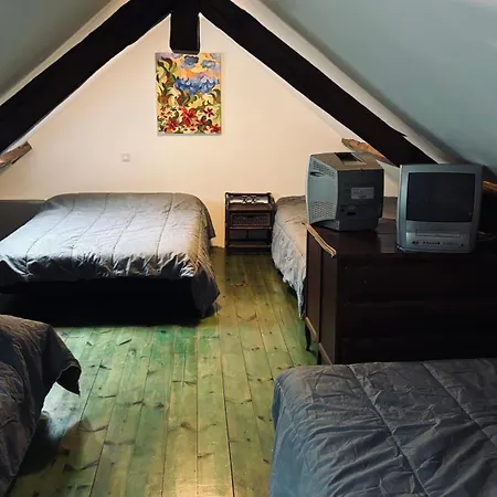 Jolie Dans Les Pyrenees